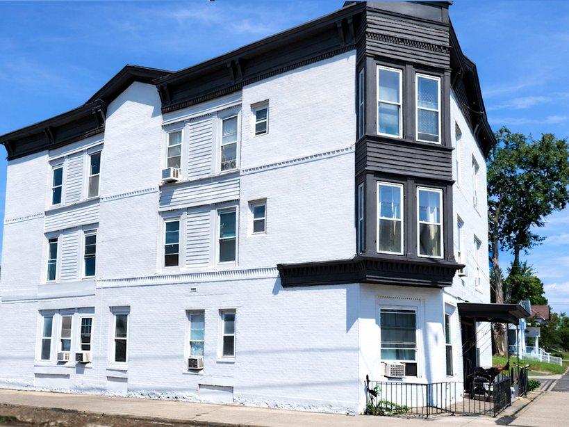 Photo of 345 N Main St property